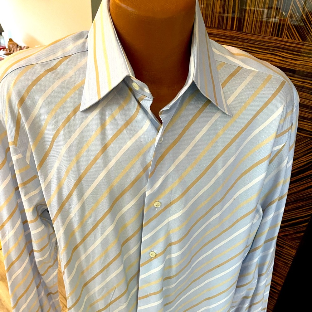 Men’s Luciano Moresco Italian made button down shirt.